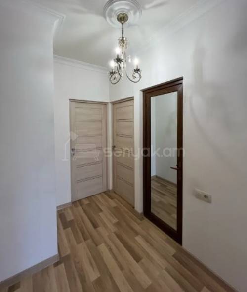 3 Սենյականոց Բնակարան Քարե Շենքում, 100քմ, 2/7 հարկ, Կապիտալ Վերանորոգված, Կահավորված, Արևկող