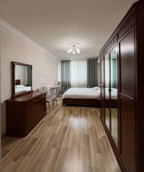 3 Սենյականոց Բնակարան Քարե Շենքում, 100քմ, 2/7 հարկ, Կապիտալ Վերանորոգված, Կահավորված, Արևկող