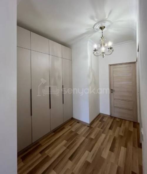 3 Սենյականոց Բնակարան Քարե Շենքում, 100քմ, 2/7 հարկ, Կապիտալ Վերանորոգված, Կահավորված, Արևկող
