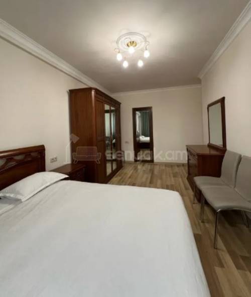 3 Սենյականոց Բնակարան Քարե Շենքում, 100քմ, 2/7 հարկ, Կապիտալ Վերանորոգված, Կահավորված, Արևկող