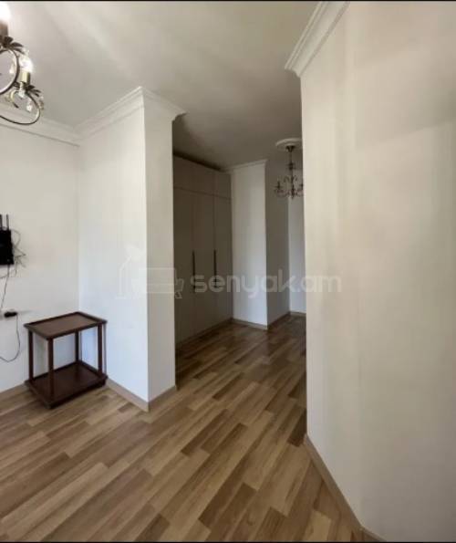 3 Սենյականոց Բնակարան Քարե Շենքում, 100քմ, 2/7 հարկ, Կապիտալ Վերանորոգված, Կահավորված, Արևկող