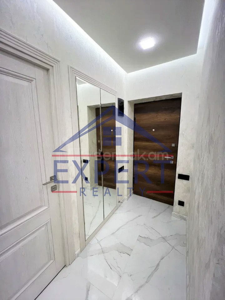 3 Սենյականոց Բնակարան Քարե Շենքում, 75քմ, 3/4 հարկ, Դիզայներական Վերանորոգված, Կահավորված