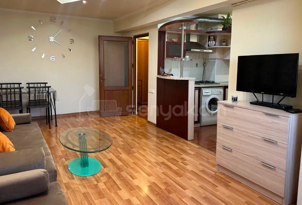 2 Սենյականոց Բնակարան, 42քմ, 5/11 հարկ, Կապիտալ Վերանորոգված, Կահավորված, Արևկող