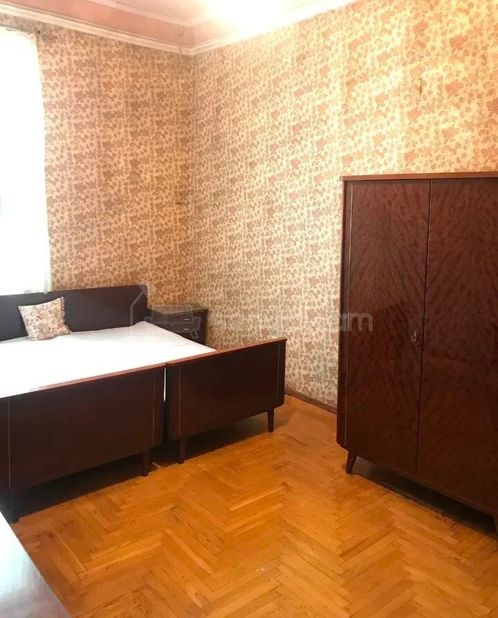 2 Սենյականոց Բնակարան Քարե Շենքում, 67քմ, 2/4 հարկ, Պետական Վիճակում