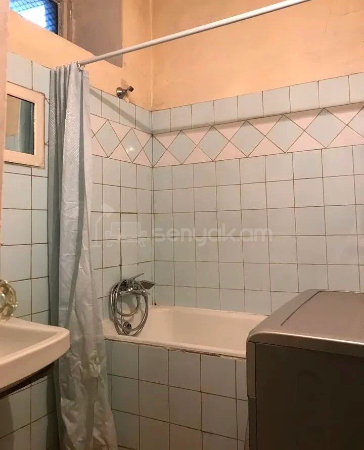 2 Սենյականոց Բնակարան Քարե Շենքում, 67քմ, 2/4 հարկ, Պետական Վիճակում