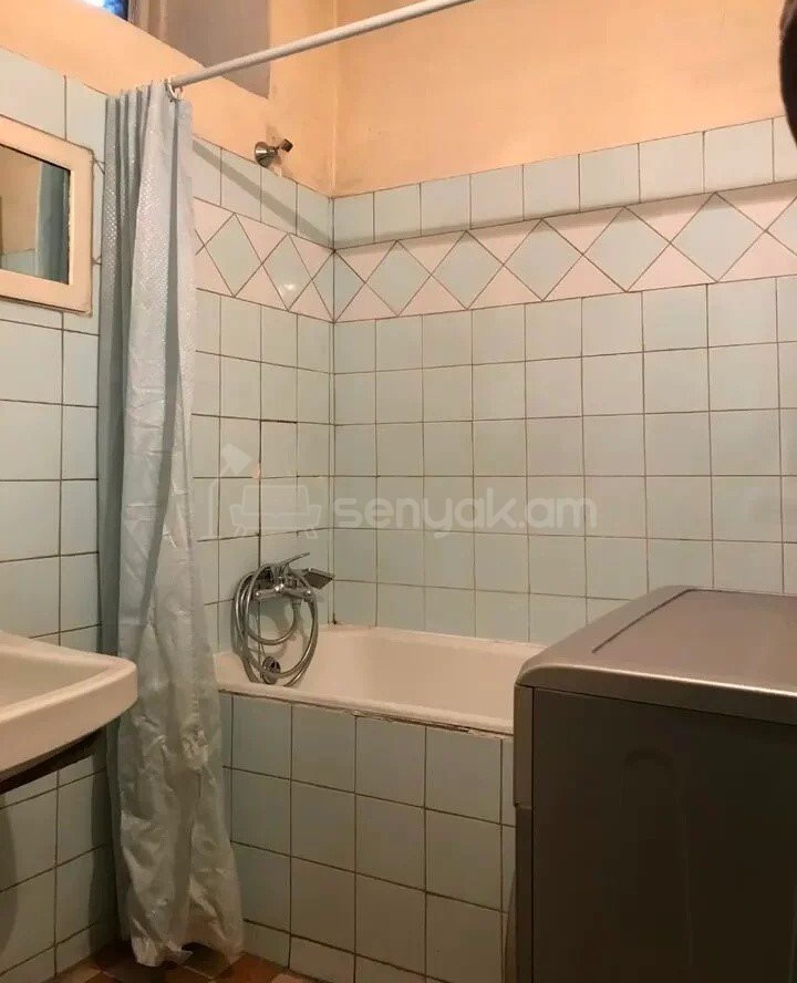 2 Սենյականոց Բնակարան Քարե Շենքում, 67քմ, 2/4 հարկ, Պետական Վիճակում
