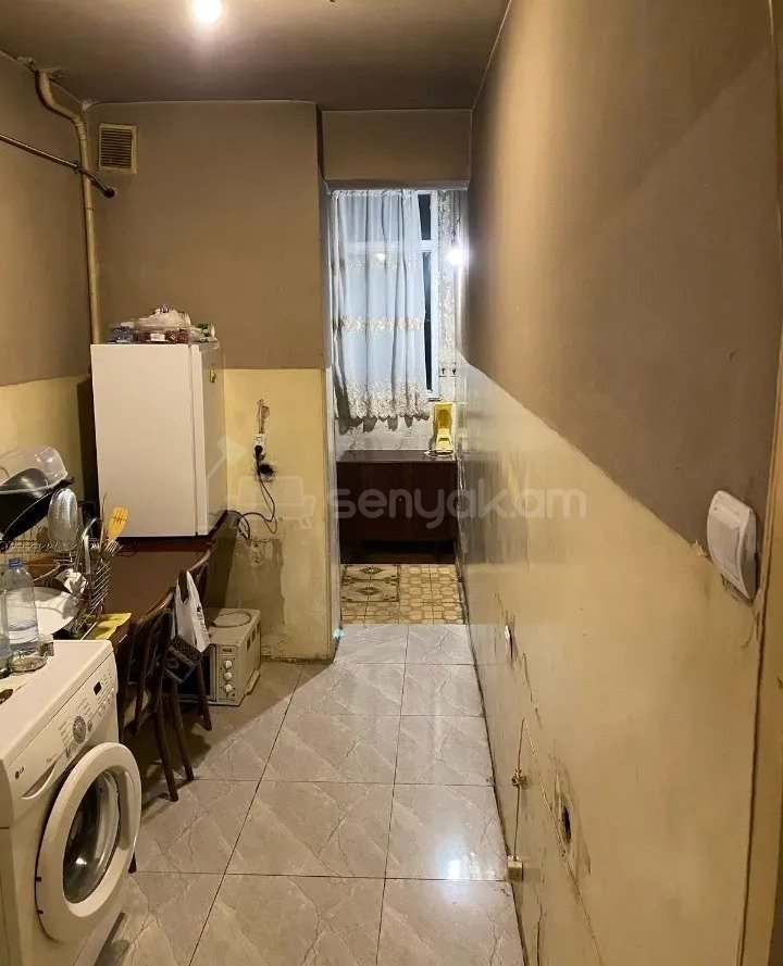 3 Սենյականոց Բնակարան Քարե Շենքում, 82քմ, 2/5 հարկ, Պետական Վիճակում
