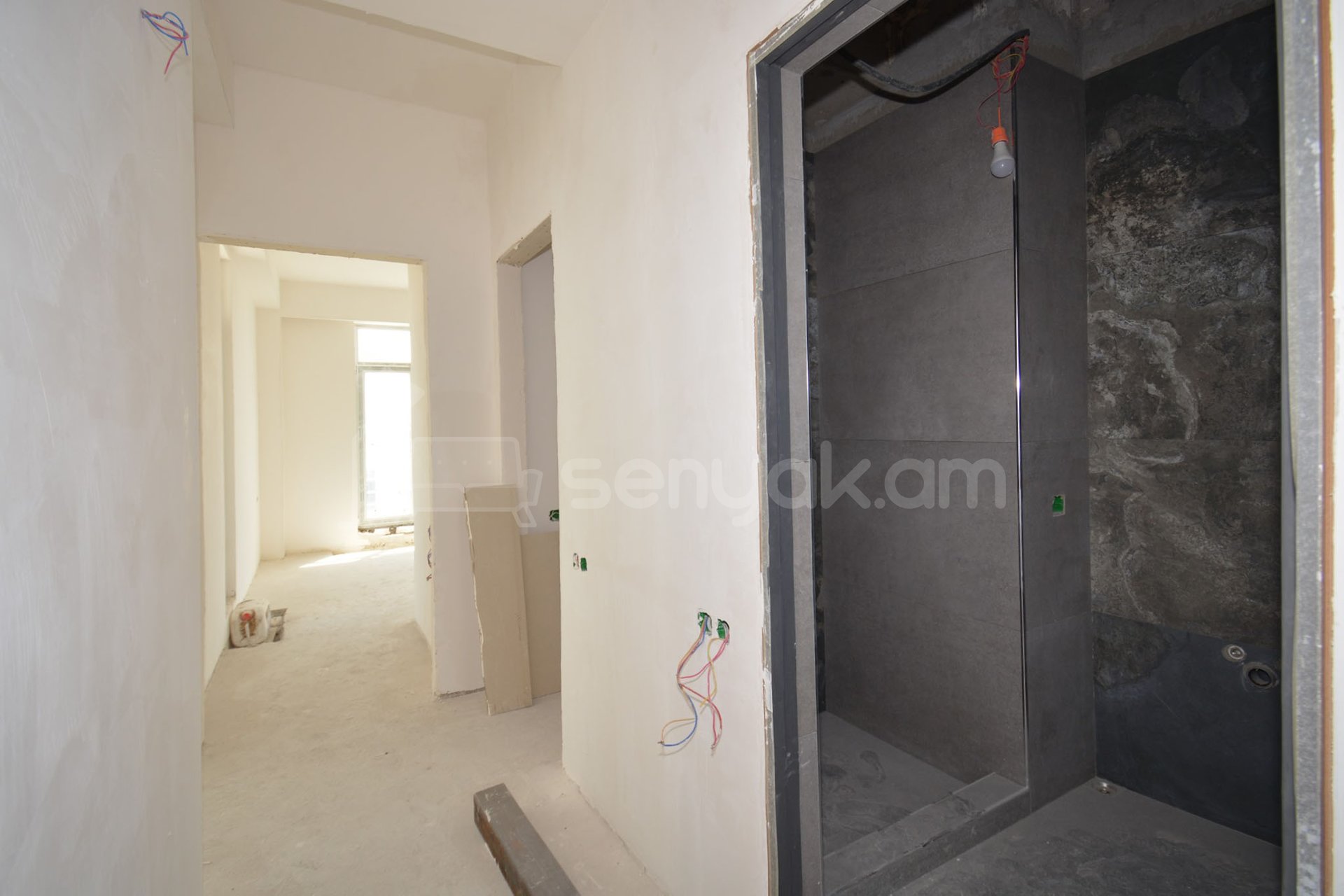 4 Սենյականոց Բնակարան Նորակառույցում, 90քմ, 4/4 հարկ, Նորմալ Վիճակում