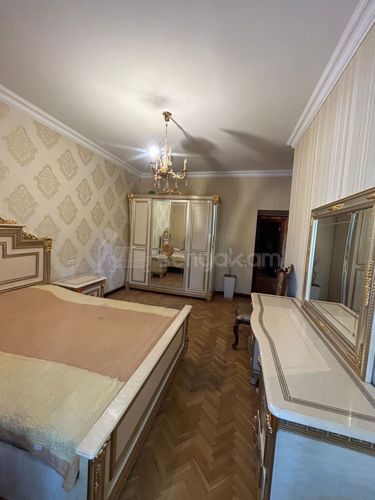 2 Սենյականոց Բնակարան Քարե Շենքում, 70քմ, 3/5 հարկ, Կապիտալ Վերանորոգված, Կահավորված
