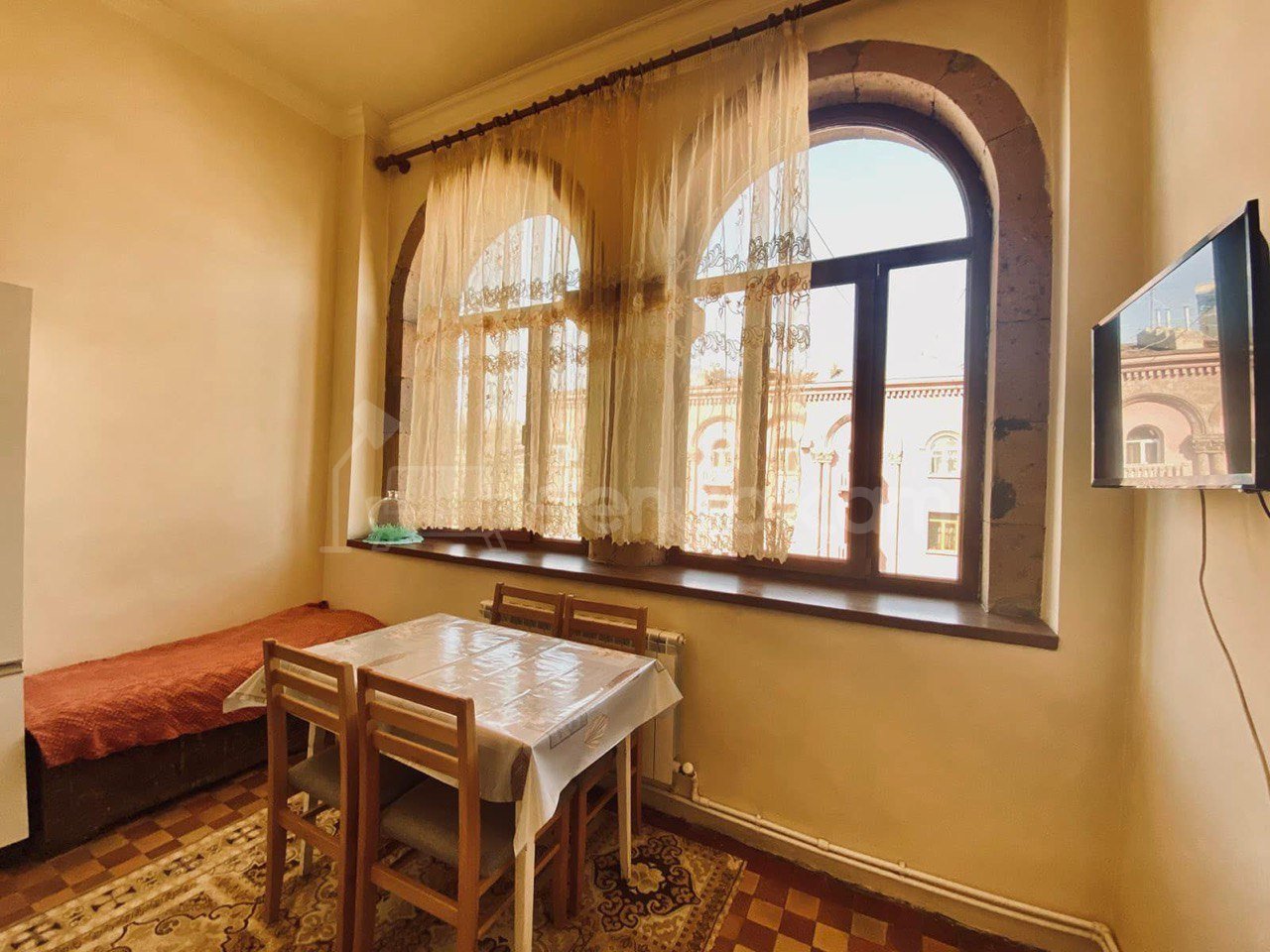 4 Սենյականոց Բնակարան Քարե Շենքում, 97քմ, 5/5 հարկ, Կապիտալ Վերանորոգված, Կահավորված