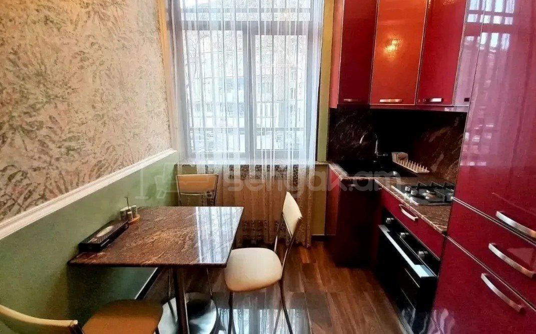 2 Սենյականոց Բնակարան Քարե Շենքում, 50քմ, 2/4 հարկ, Կապիտալ Վերանորոգված, Կահավորված, Արևկող