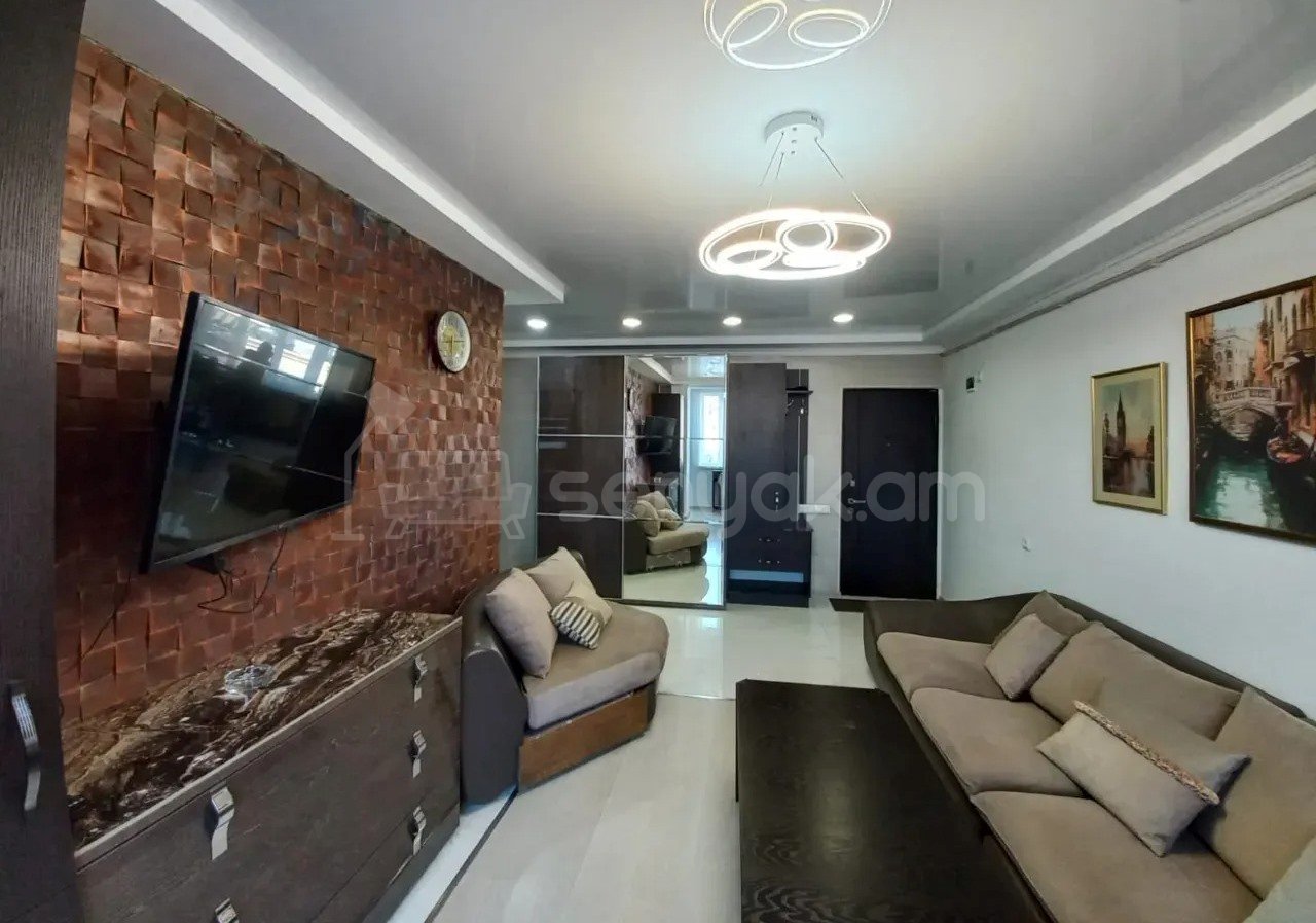 2 Սենյականոց Բնակարան Քարե Շենքում, 50քմ, 4/10 հարկ, Կապիտալ Վերանորոգված, Կահավորված, Արևկող