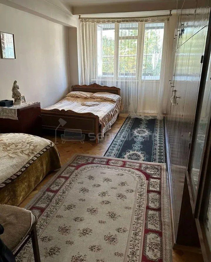 4 Սենյականոց Բնակարան Քարե Շենքում, 110քմ, 3/7 հարկ, Կապիտալ Վերանորոգված