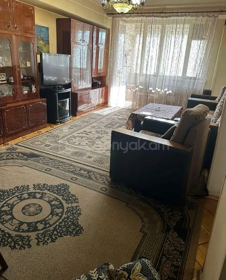 4 Սենյականոց Բնակարան Քարե Շենքում, 110քմ, 3/7 հարկ, Կապիտալ Վերանորոգված