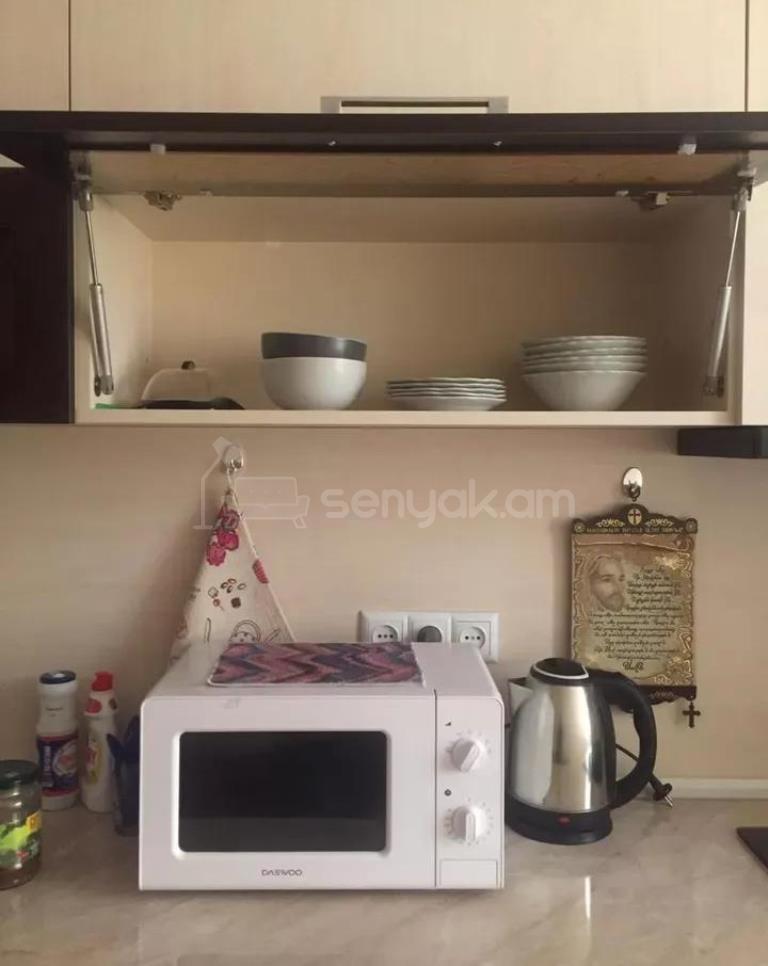 3 Սենյականոց Բնակարան, 60քմ, 3/13 հարկ, Նորմալ Վիճակում, Կահավորված, Արևկող