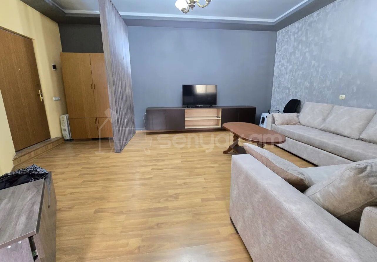 2 Սենյականոց Բնակարան Քարե Շենքում, 45քմ, 5/5 հարկ, Դիզայներական Վերանորոգված, Կահավորված, Արևկող