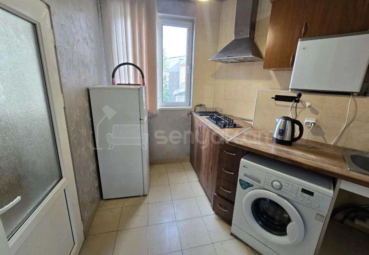2 Սենյականոց Բնակարան Քարե Շենքում, 45քմ, 5/5 հարկ, Դիզայներական Վերանորոգված, Կահավորված, Արևկող