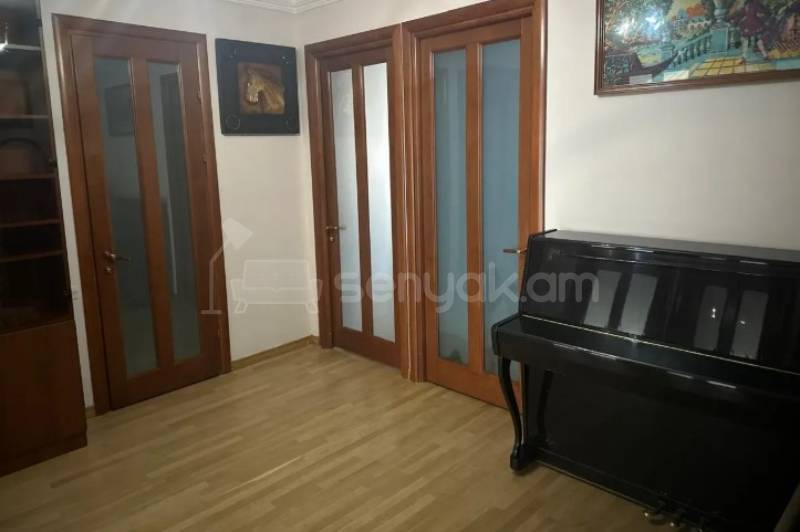 3 Սենյականոց Բնակարան Քարե Շենքում, 80քմ, 4/5 հարկ, Կապիտալ Վերանորոգված, Կահավորված, Արևկող