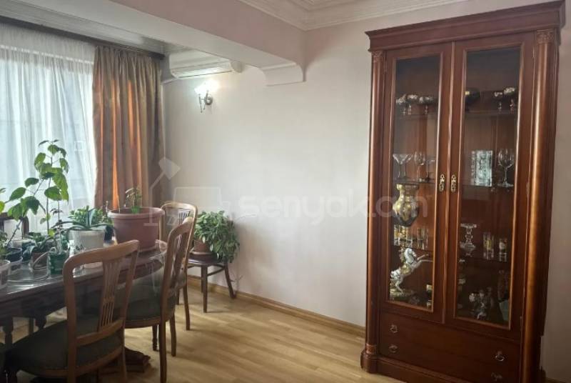 3 Սենյականոց Բնակարան Քարե Շենքում, 80քմ, 4/5 հարկ, Կապիտալ Վերանորոգված, Կահավորված, Արևկող