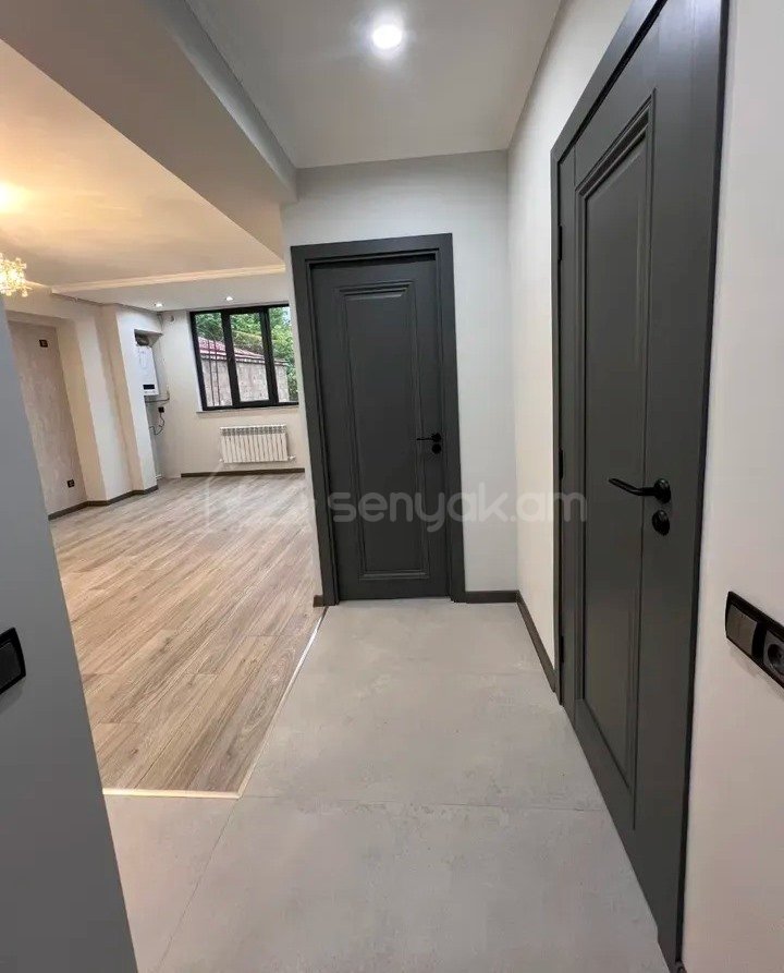 2 Սենյականոց Բնակարան, 42քմ, 5/9 հարկ, Դիզայներական Վերանորոգված