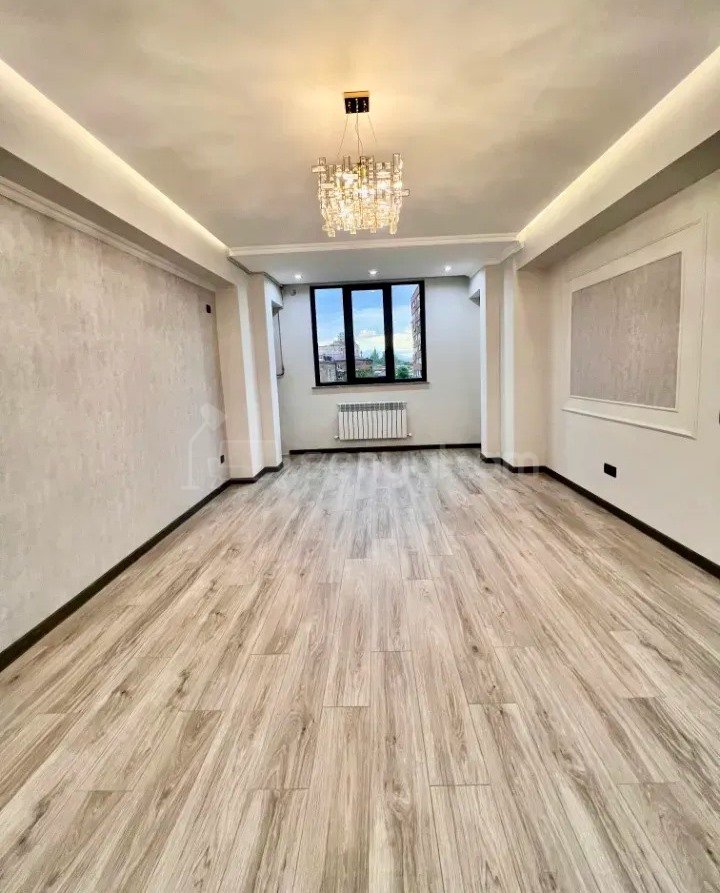 2 Սենյականոց Բնակարան, 42քմ, 5/9 հարկ, Դիզայներական Վերանորոգված
