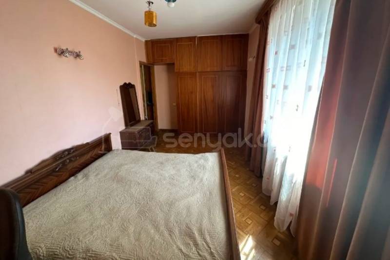 4 Սենյականոց Բնակարան Քարե Շենքում, 120քմ, 2/5 հարկ, Կոսմետիկ Վերանորոգված, Կահավորված, Արևկող