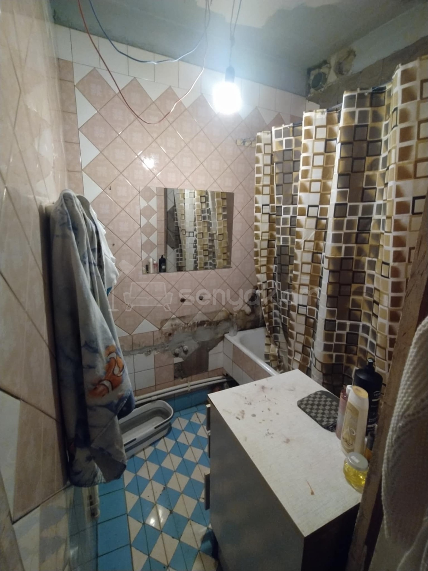5 Սենյականոց Բնակարան Քարե Շենքում, 109քմ, 1/5 հարկ, Նորմալ Վիճակում