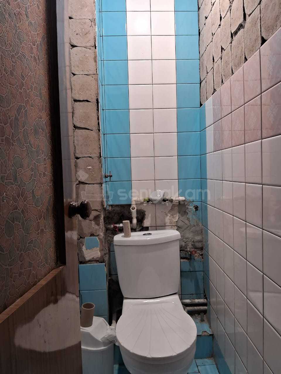 5 Սենյականոց Բնակարան Քարե Շենքում, 109քմ, 1/5 հարկ, Նորմալ Վիճակում