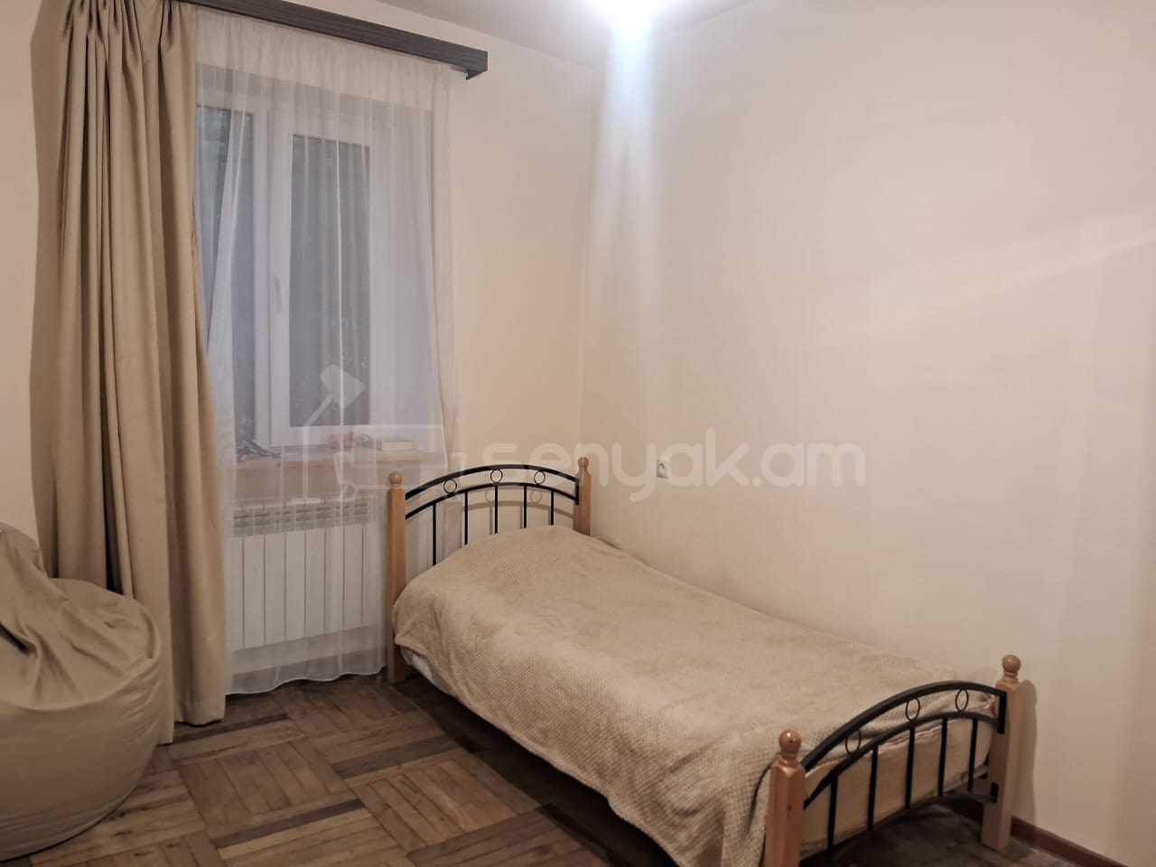 5 Սենյականոց Բնակարան Քարե Շենքում, 109քմ, 1/5 հարկ, Նորմալ Վիճակում