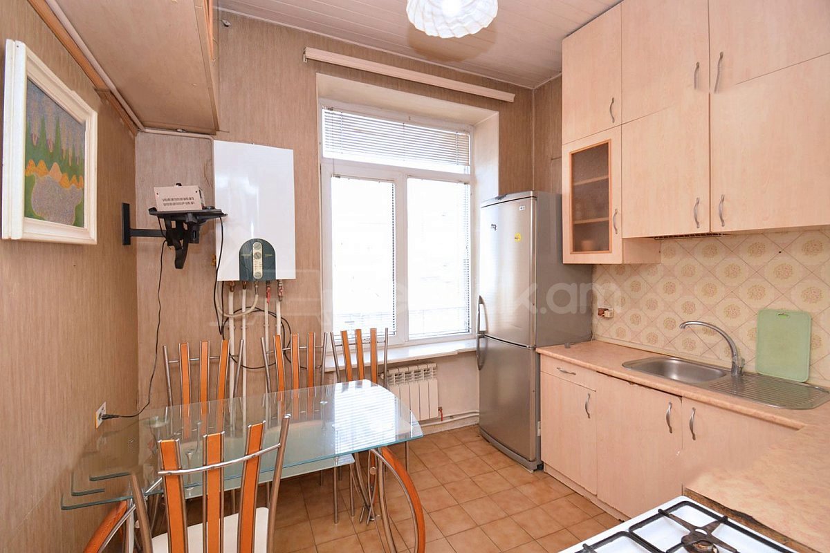 3 Սենյականոց Բնակարան Քարե Շենքում, 70քմ, 5/5 հարկ, Կոսմետիկ Վերանորոգված, Կահավորված, Արևկող