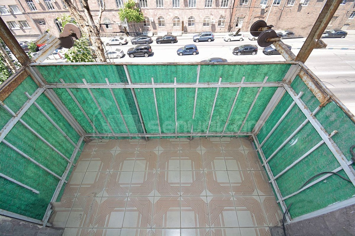 3 Սենյականոց Բնակարան Քարե Շենքում, 70քմ, 5/5 հարկ, Կոսմետիկ Վերանորոգված, Կահավորված, Արևկող
