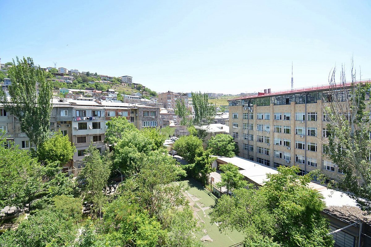 3 Սենյականոց Բնակարան Քարե Շենքում, 70քմ, 5/5 հարկ, Կոսմետիկ Վերանորոգված, Կահավորված, Արևկող