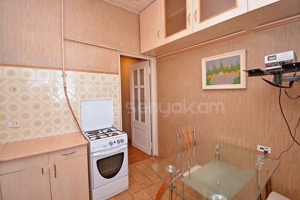 3 Սենյականոց Բնակարան Քարե Շենքում, 70քմ, 5/5 հարկ, Կոսմետիկ Վերանորոգված, Կահավորված, Արևկող