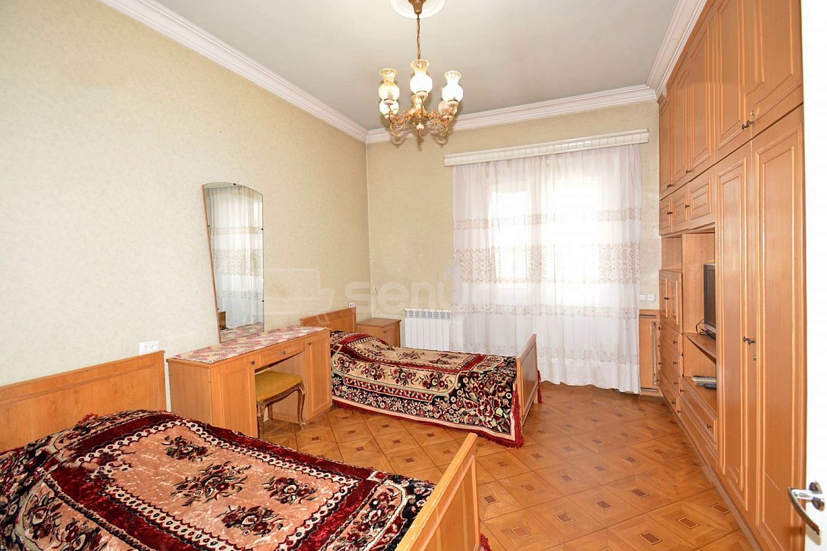 3 Սենյականոց Բնակարան Քարե Շենքում, 70քմ, 5/5 հարկ, Կոսմետիկ Վերանորոգված, Կահավորված, Արևկող