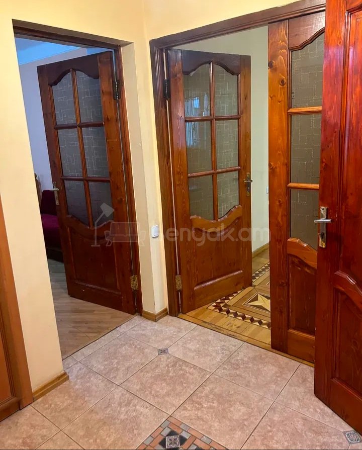 3 Սենյականոց Բնակարան Քարե Շենքում, 76քմ, 4/5 հարկ, Կապիտալ Վերանորոգված, Կահավորված