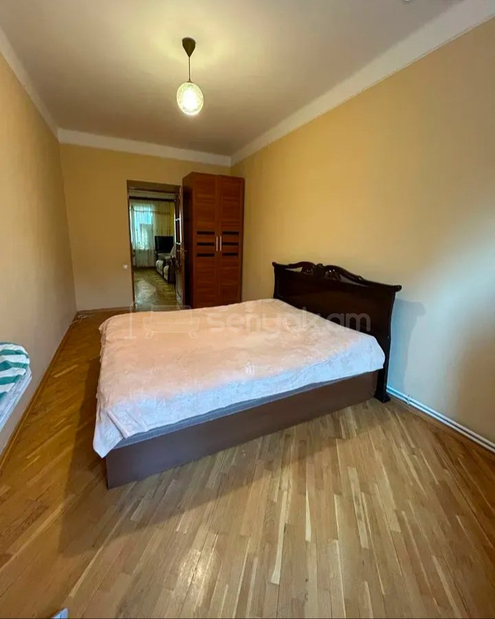 3 Սենյականոց Բնակարան Քարե Շենքում, 76քմ, 4/5 հարկ, Կապիտալ Վերանորոգված, Կահավորված