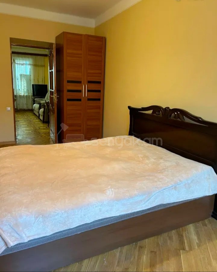 3 Սենյականոց Բնակարան Քարե Շենքում, 76քմ, 4/5 հարկ, Կապիտալ Վերանորոգված, Կահավորված