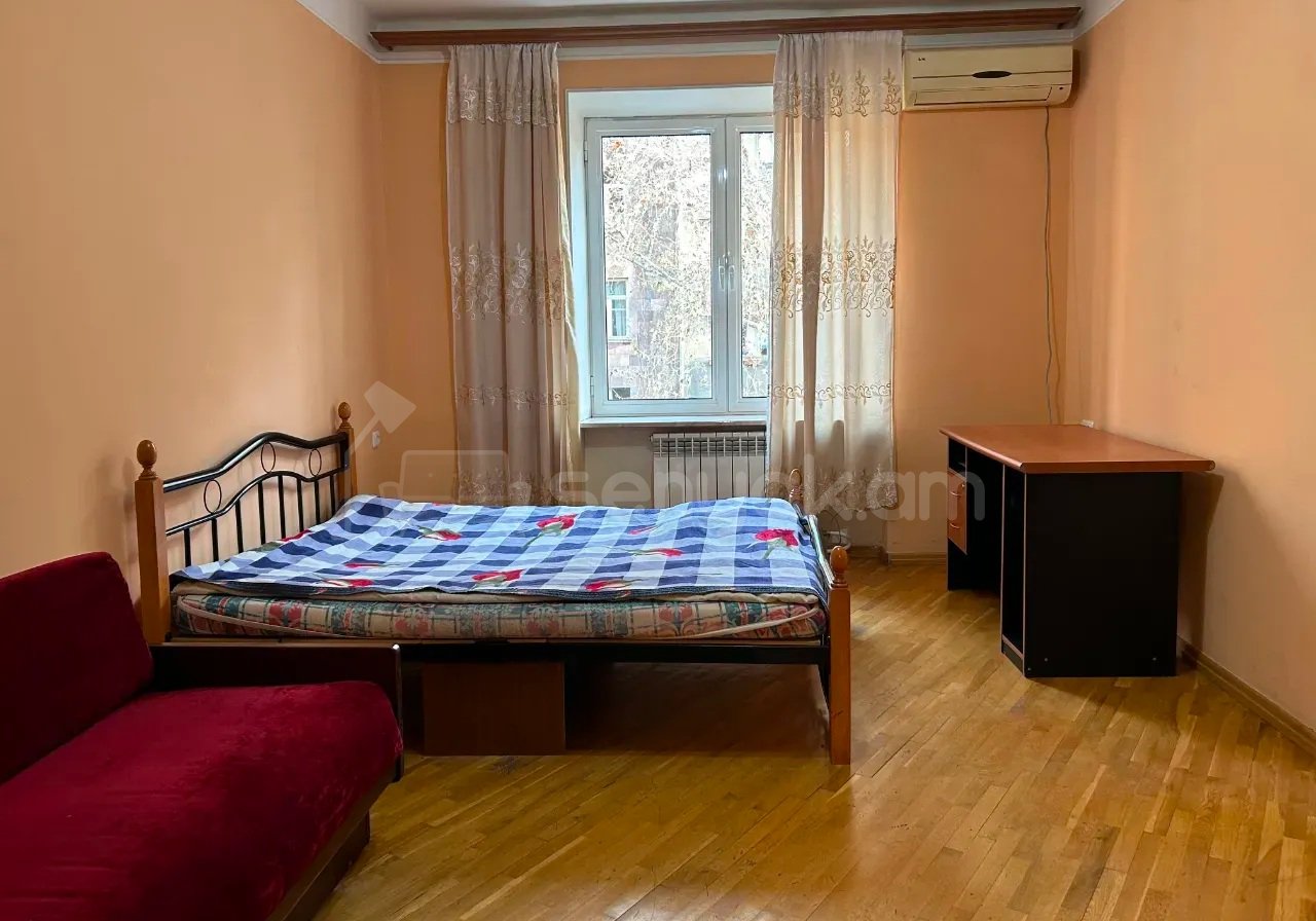 3 Սենյականոց Բնակարան Քարե Շենքում, 76քմ, 4/5 հարկ, Կապիտալ Վերանորոգված, Կահավորված