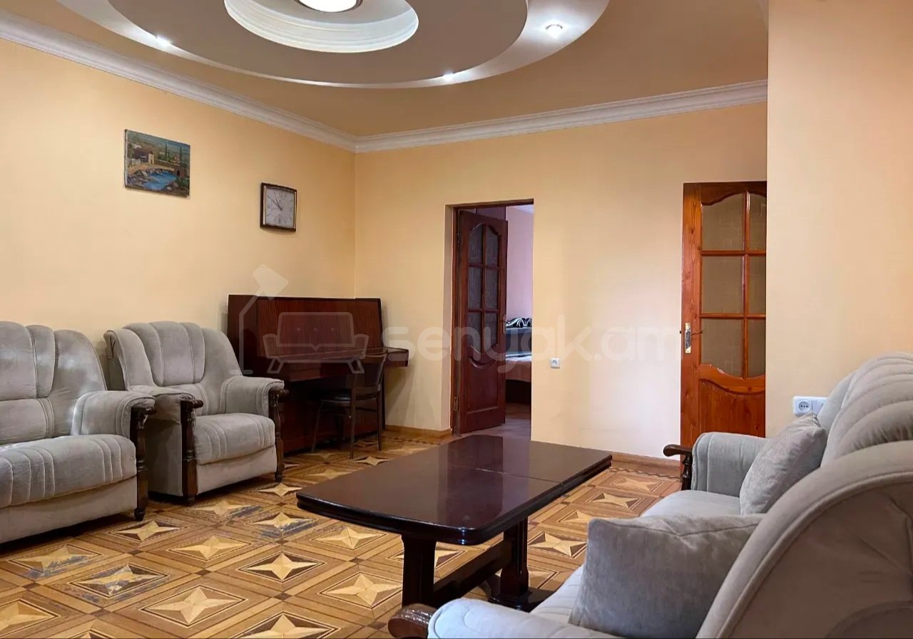3 Սենյականոց Բնակարան Քարե Շենքում, 76քմ, 4/5 հարկ, Կապիտալ Վերանորոգված, Կահավորված