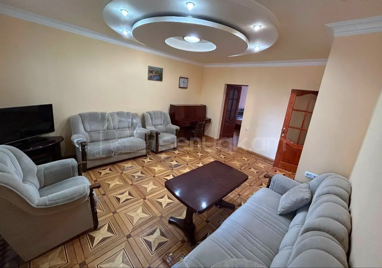 3 Սենյականոց Բնակարան Քարե Շենքում, 76քմ, 4/5 հարկ, Կապիտալ Վերանորոգված, Կահավորված
