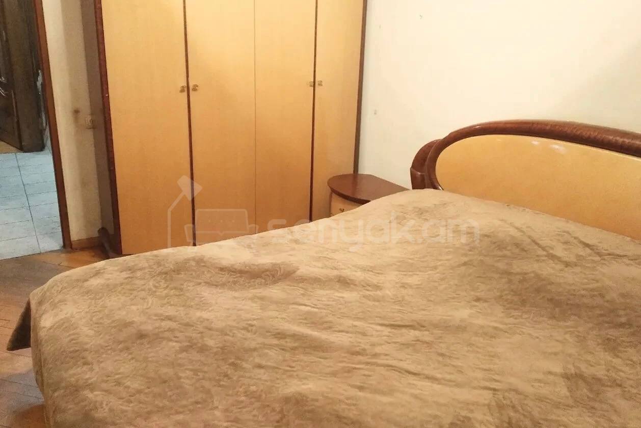3 Սենյականոց Բնակարան Քարե Շենքում, 77քմ, 4/5 հարկ, Կապիտալ Վերանորոգված
