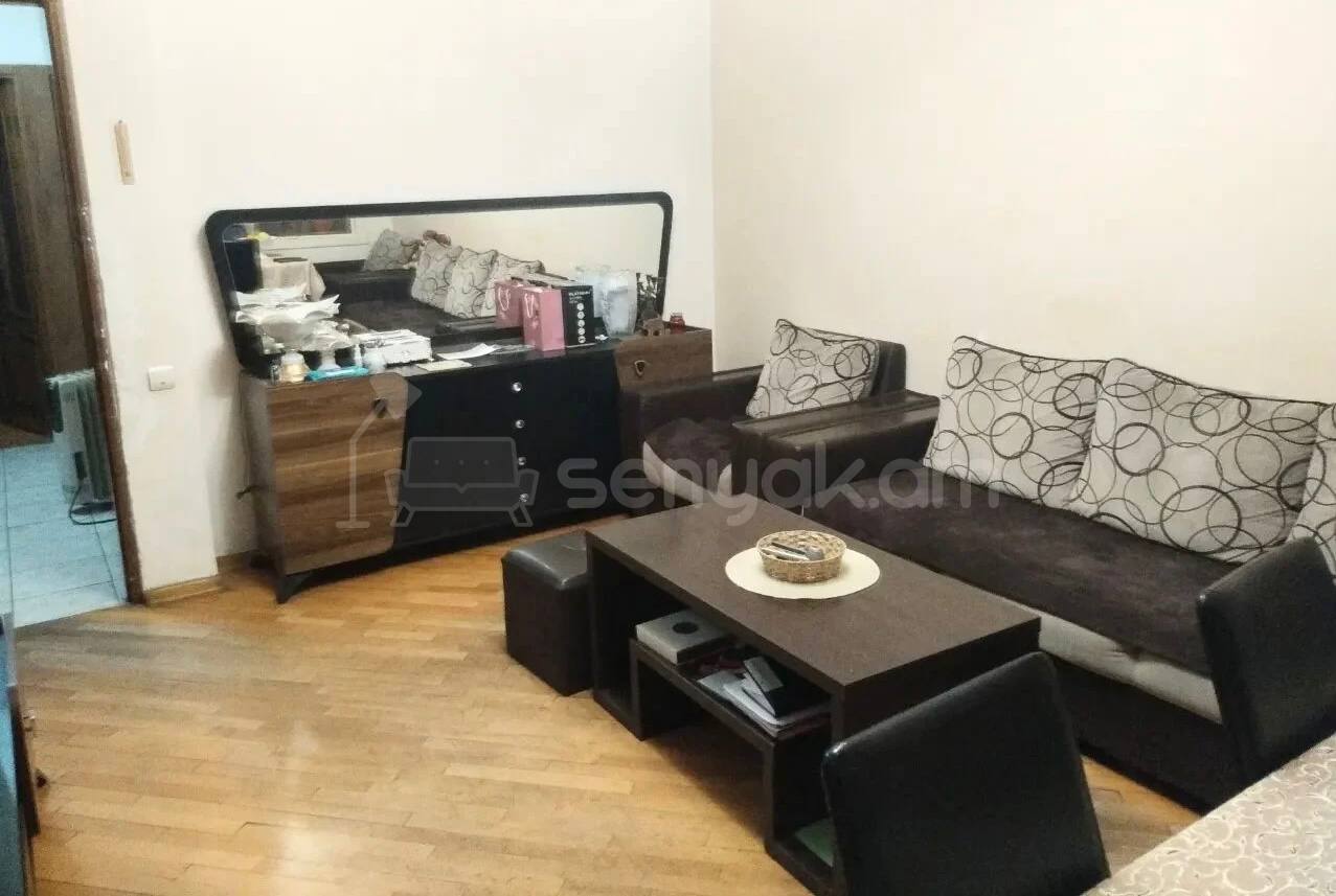 3 Սենյականոց Բնակարան Քարե Շենքում, 77քմ, 4/5 հարկ, Կապիտալ Վերանորոգված