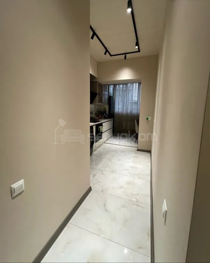 3 Սենյականոց Բնակարան Քարե Շենքում, 63քմ, 1/3 հարկ, Դիզայներական Վերանորոգված