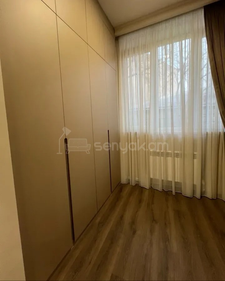 3 Սենյականոց Բնակարան Քարե Շենքում, 63քմ, 1/3 հարկ, Դիզայներական Վերանորոգված
