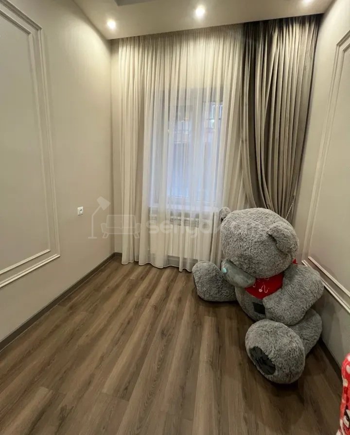3 Սենյականոց Բնակարան Քարե Շենքում, 63քմ, 1/3 հարկ, Դիզայներական Վերանորոգված