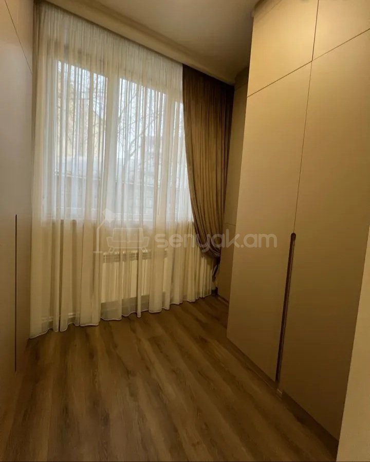 3 Սենյականոց Բնակարան Քարե Շենքում, 63քմ, 1/3 հարկ, Դիզայներական Վերանորոգված