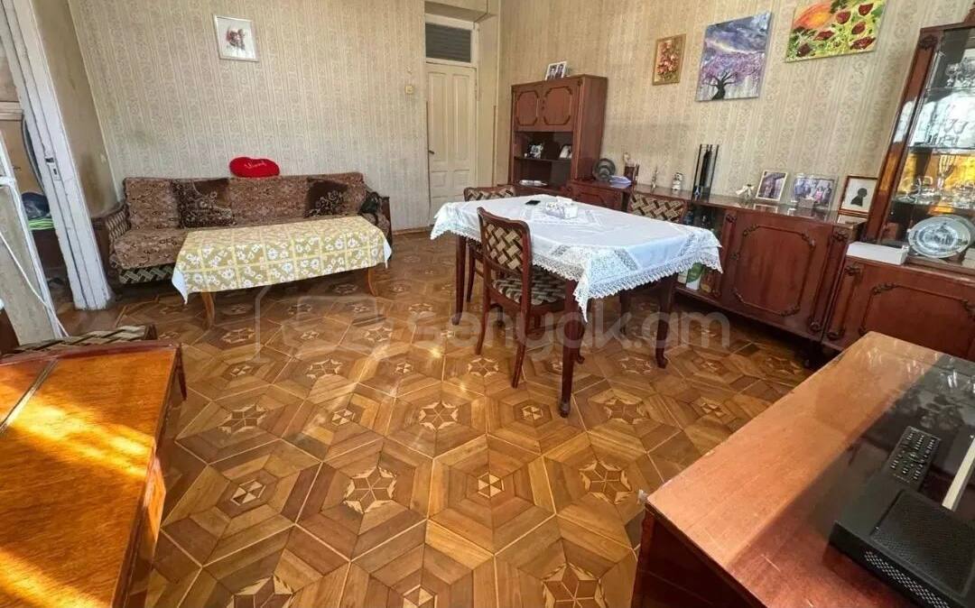 3 Սենյականոց Բնակարան Քարե Շենքում, 75քմ, 2/3 հարկ, Պետական Վիճակում