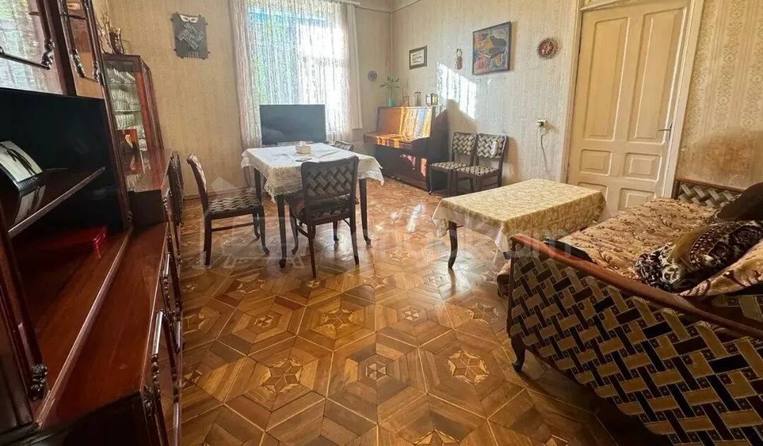 3 Սենյականոց Բնակարան Քարե Շենքում, 75քմ, 2/3 հարկ, Պետական Վիճակում