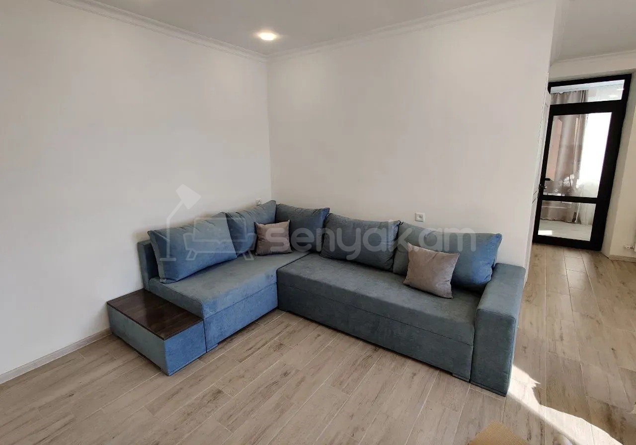 3 Սենյականոց Բնակարան Քարե Շենքում, 54քմ, 5/5 հարկ, Կապիտալ Վերանորոգված, Կահավորված, Արևկող