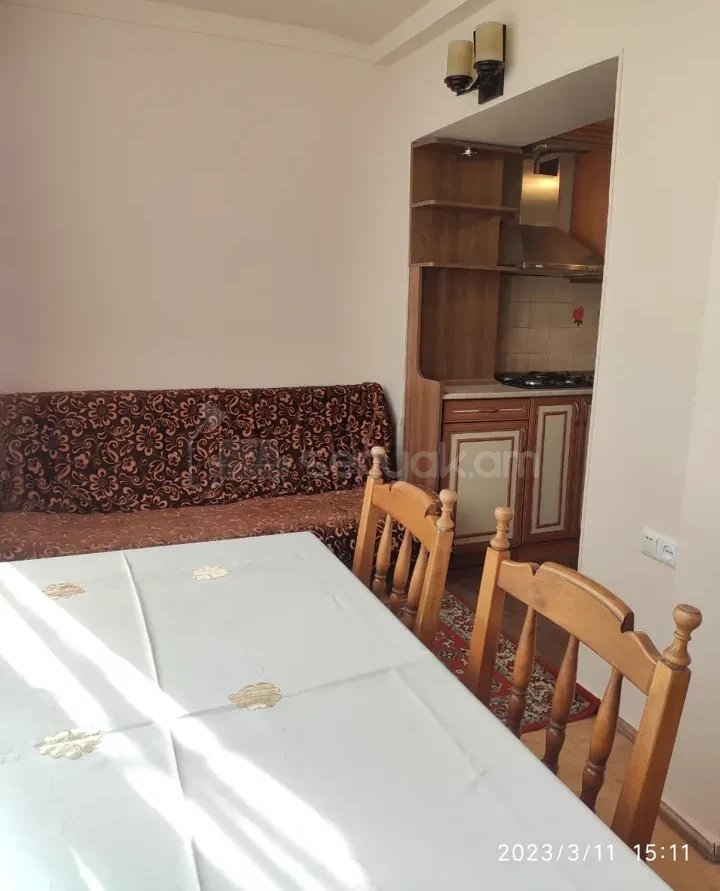 2 Սենյականոց Բնակարան Քարե Շենքում, 53քմ, 2/5 հարկ, Նորմալ Վիճակում, Կահավորված
